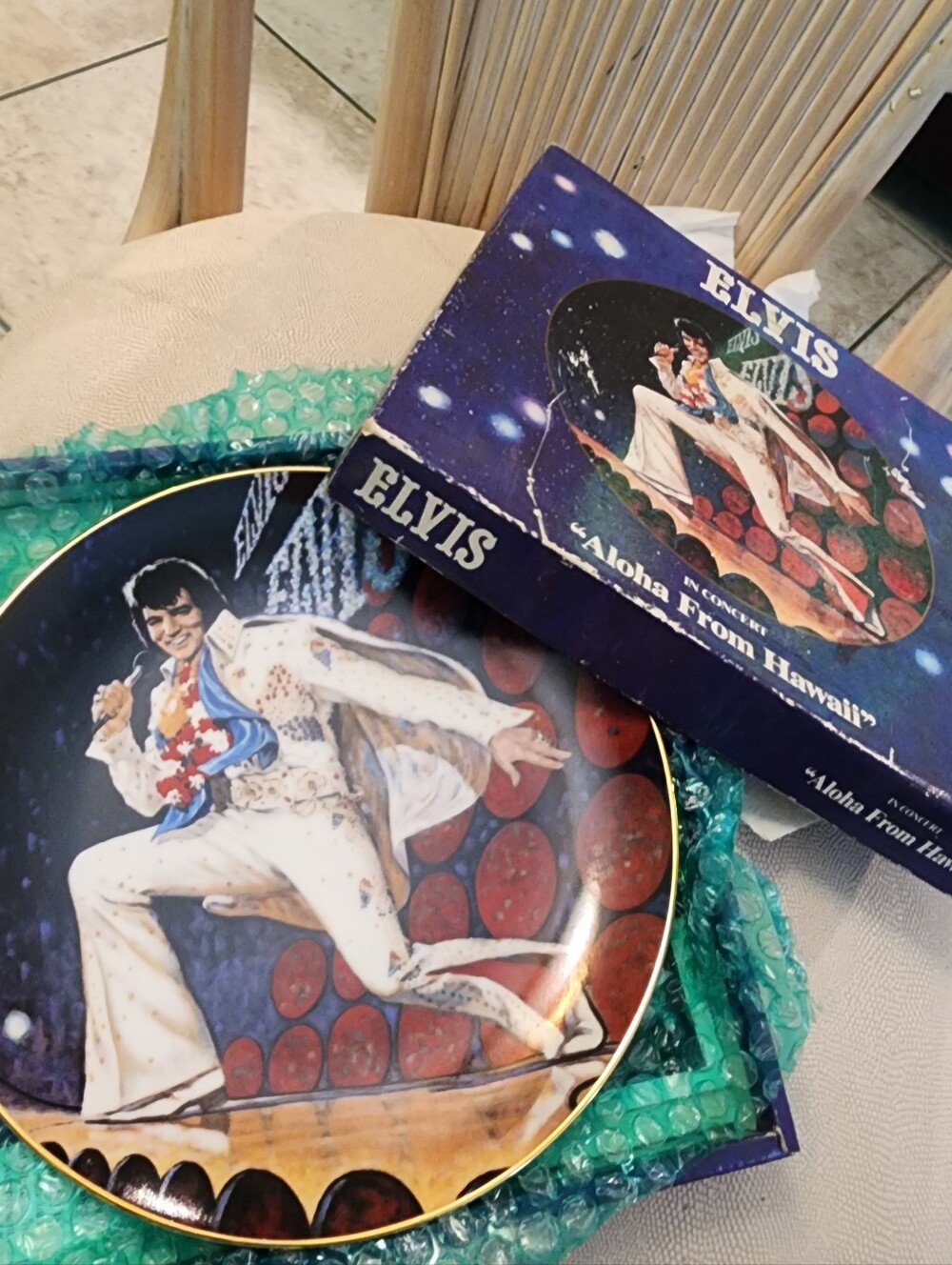 Elvis in concert Aloha from Hawaii